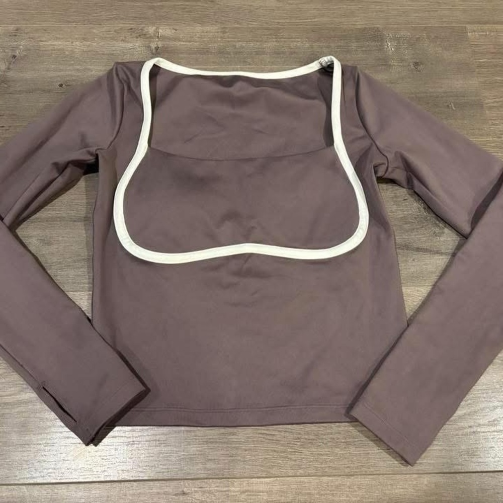 Gilly Hicks LS purple and white top